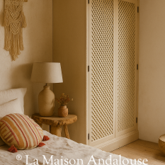 armoire en lames de bois croisées