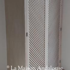 Porte de placard en lames de bois croisées sur mesure